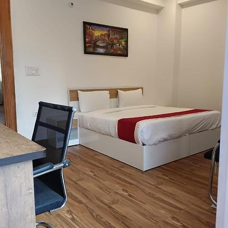 Hotel Bsh Group Noida Bagian luar foto